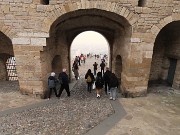 68 Tanti turisti a Porta San Giacomo